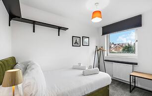 Central Horsham 5BR Home Parking Pets Allowed