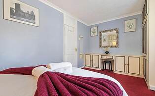 Spacious 2-br House Parking Garden Sleeps 4