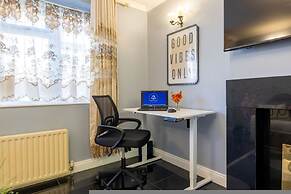Spacious 2-br House Parking Garden Sleeps 4