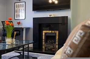 Spacious 2-br House Parking Garden Sleeps 4
