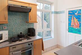 Spacious 220sqm House 10-min Dr City Ctr Heaton