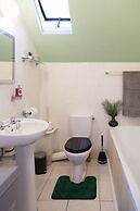 Spacious 220sqm House 10-min Dr City Ctr Heaton