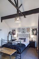 Spacious 220sqm House 10-min Dr City Ctr Heaton