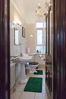 Spacious 220sqm House 10-min Dr City Ctr Heaton