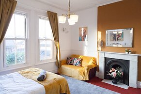 Spacious 220sqm House 10-min Dr City Ctr Heaton