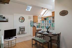 Spacious 220sqm House 10-min Dr City Ctr Heaton