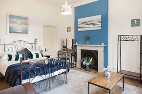 Spacious 220sqm House 10-min Dr City Ctr Heaton