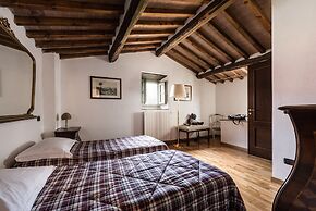 Spacious Deluxe Apartment With Private Garden
