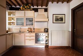 Spacious Deluxe Apartment With Private Garden