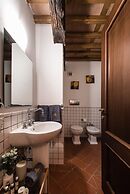 Spacious Deluxe Apartment With Private Garden