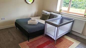 Spacious 2BR Flat Summertown Sleeps 7 5 Star