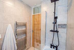 Spacious 2BR Flat Summertown Sleeps 7 5 Star