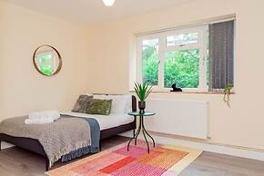 Spacious 2BR Flat Summertown Sleeps 7 5 Star
