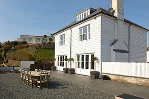 Luxury Coastal Cottage With Harbour Views