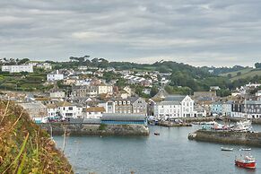 Luxury Coastal Cottage With Harbour Views