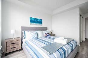 High Rise 1BR Condo w Balcony & Beautiful Views