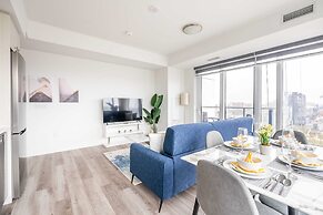 High Rise 1BR Condo w Balcony & Beautiful Views