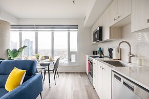 High Rise 1BR Condo w Balcony & Beautiful Views