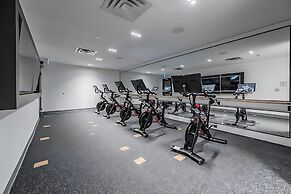 High Rise 1BR Condo w Balcony & Beautiful Views