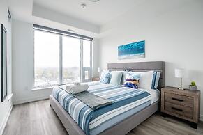 High Rise 1BR Condo w Balcony & Beautiful Views