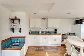 Walkable, Dog Friendly! Friday Harbor Stay w/ Deck