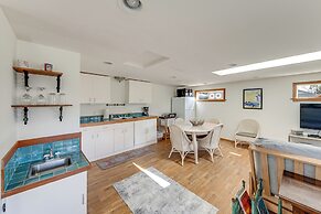 Walkable, Dog Friendly! Friday Harbor Stay w/ Deck