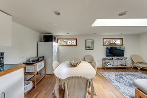 Walkable, Dog Friendly! Friday Harbor Stay w/ Deck