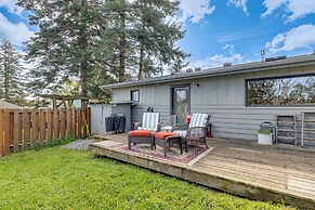 Walkable, Dog Friendly! Friday Harbor Stay w/ Deck