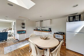 Walkable, Dog Friendly! Friday Harbor Stay w/ Deck