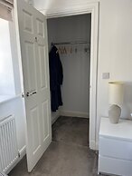 Apartment Sleeps 4 With Parking