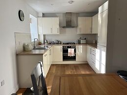 Apartment Sleeps 4 With Parking