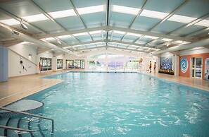 Caravan Sleeps 5 - Decking, Parking, Pet Friendly