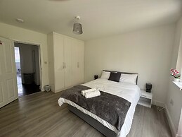 Apartment Sleeps 6 With Wifi