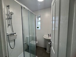 Apartment Sleeps 6 With Wifi