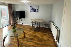 Cozy 1 Bed Apt Sleeps 4 With Garden Views