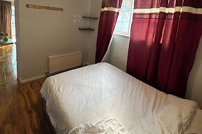 Cozy 1 Bed Apt Sleeps 4 With Garden Views