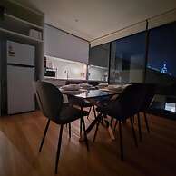 Charming 2-bedroom Apartment in Central Melbourne