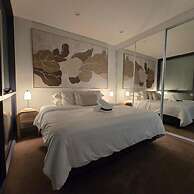Charming 2-bedroom Apartment in Central Melbourne