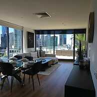 Charming 2-bedroom Apartment in Central Melbourne