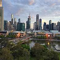 Charming 2-bedroom Apartment in Central Melbourne