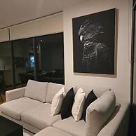 Charming 2-bedroom Apartment in Central Melbourne