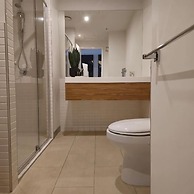 Charming 2-bedroom Apartment in Central Melbourne