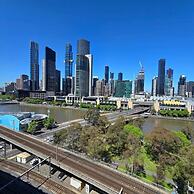 Charming 2-bedroom Apartment in Central Melbourne