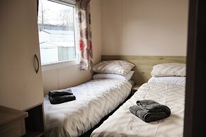 Static Caravan 3 Bed Sleeps 8 Dog Friendly Parking