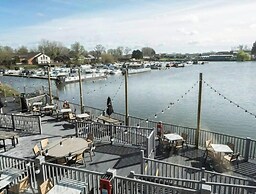 Static Caravan 3 Bed Sleeps 8 Dog Friendly Parking