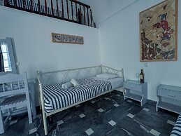 Tritonas Rooms