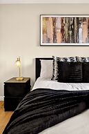 Stylish 2 Bed  2 Bathrooms Free Parking
