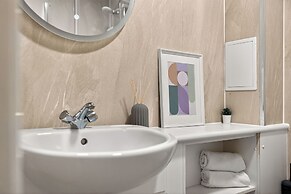 Stylish 2 Bed  2 Bathrooms Free Parking