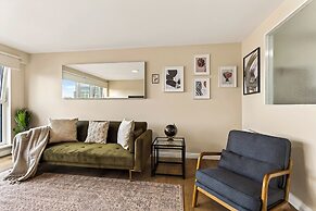 Stylish 2 Bed  2 Bathrooms Free Parking