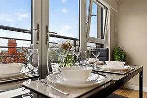 Stylish 2 Bed  2 Bathrooms Free Parking